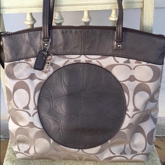 Large Brown Coach Laura Tote Purse (Ad for one) - Picture 1 of 4